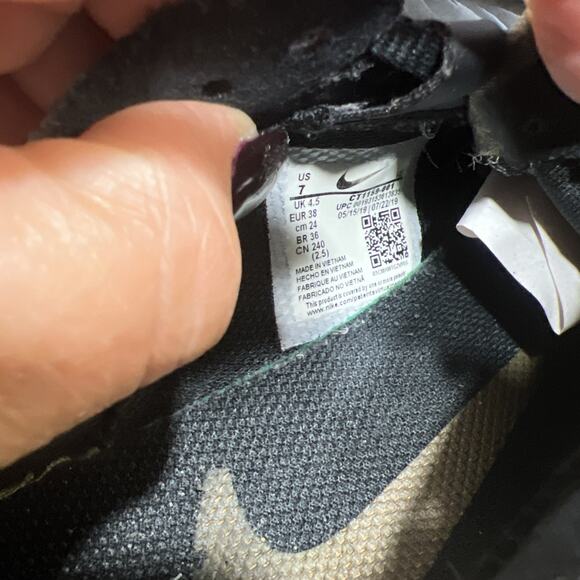 Nike Zoom Gravity GD Metallic Gold Running Sneakers Womens Size 7 - Picture 11 of 11